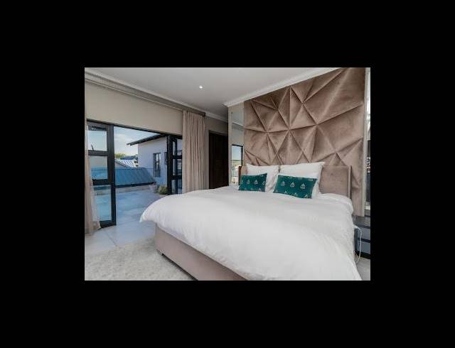 5 BEDROOM HOUSE FOR SALE IN COPPERLEAF ESTATE